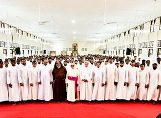 പുരോഹിതര്‍ സഭയെ പടുത്തുയര്‍ത്തേണ്ടവര്‍: മാര്‍ റാഫേല്‍ തട്ടില്‍