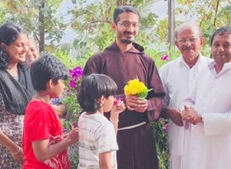 അയര്‍ലണ്ട് സെമിനാരിയില്‍ ചേര്‍ന്ന് പൗരോഹിത്യം സ്വീകരിച്ച പ്രഥമ മലയാളി വൈദികന് സ്വീകരണം നല്‍കി; ഫാ. ആന്റണി വിദേശത്തേക്കു പോയത് എംബിഎ പഠനത്തിനായി