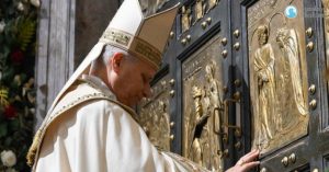 പ്രത്യാശയുടെ ജൂബിലി സമാപിച്ചു  ദൈവാലയങ്ങള്‍ സ്മാരകങ്ങളാകാതെ ജീവനുള്ള വിശ്വാസത്തിന്റെ ഇടങ്ങളാകണം: ലിയോ 14 -ാമന്‍ പാപ്പ