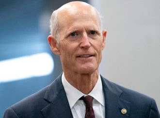 കോമിക്ക് കഥാപാത്രമായ ‘ഡില്‍ബര്‍ട്ടിന്റെ’ നിര്‍മാതാവ് സ്‌കോട്ട് ആഡംസ് ക്രൈസ്തവ വിശ്വാസം സ്വീകരിക്കുന്നു